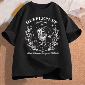 Harry Potter Hogwarts Hufflepuff Graphic Unique Minimalist Black White T Shirt M